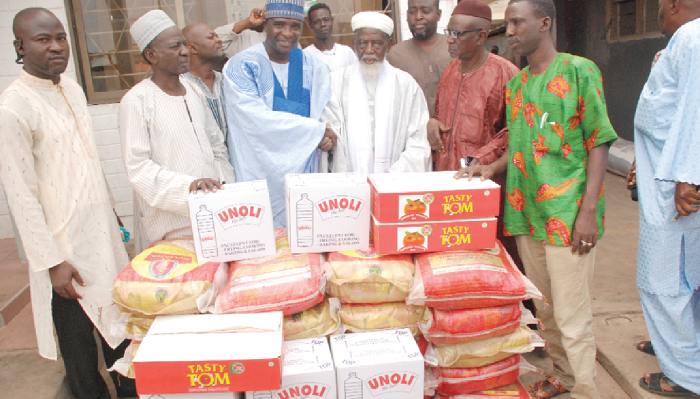 Mr Kamal-deen Abdulai (2nd left), the National Nasara Co-ordinator of the NPP, presenting the food items to Dr Sheikh Nuhu Sharubutu (3rd right), the National Chief Imam. Others in the picture are some officials of the NPP and the Chief Imam’s office Mr Kamal-deen Abdulai (2nd left), the National Nasara Co-ordinator of the NPP, presenting the food items to Dr Sheikh Nuhu Sharubutu (3rd right), the National Chief Imam. Others in the picture are some officials of the NPP and the Chief Imam’s office